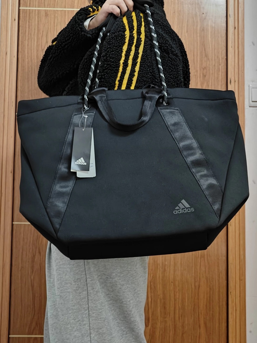 阿迪达斯标大容量托特包👜