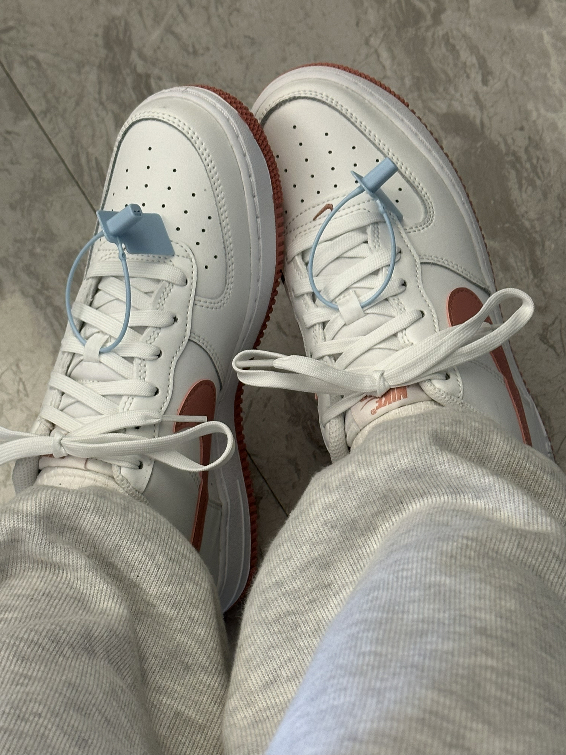 谁还没有这一双粉色的Air Force 1🥰🥰