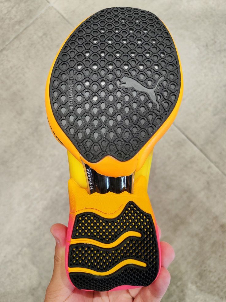 PUMA家的顶级碳板跑鞋到底怎么样?