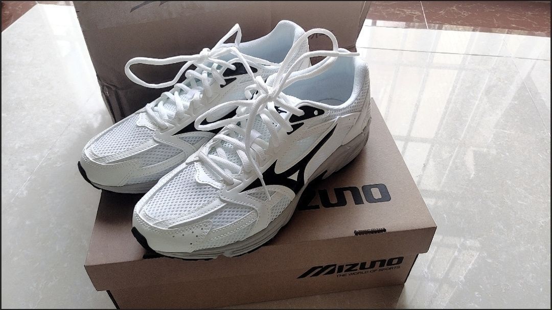 Mizuno Spark CN 减震防滑耐磨 透气轻便 跑鞋 白色/黑色/灰色