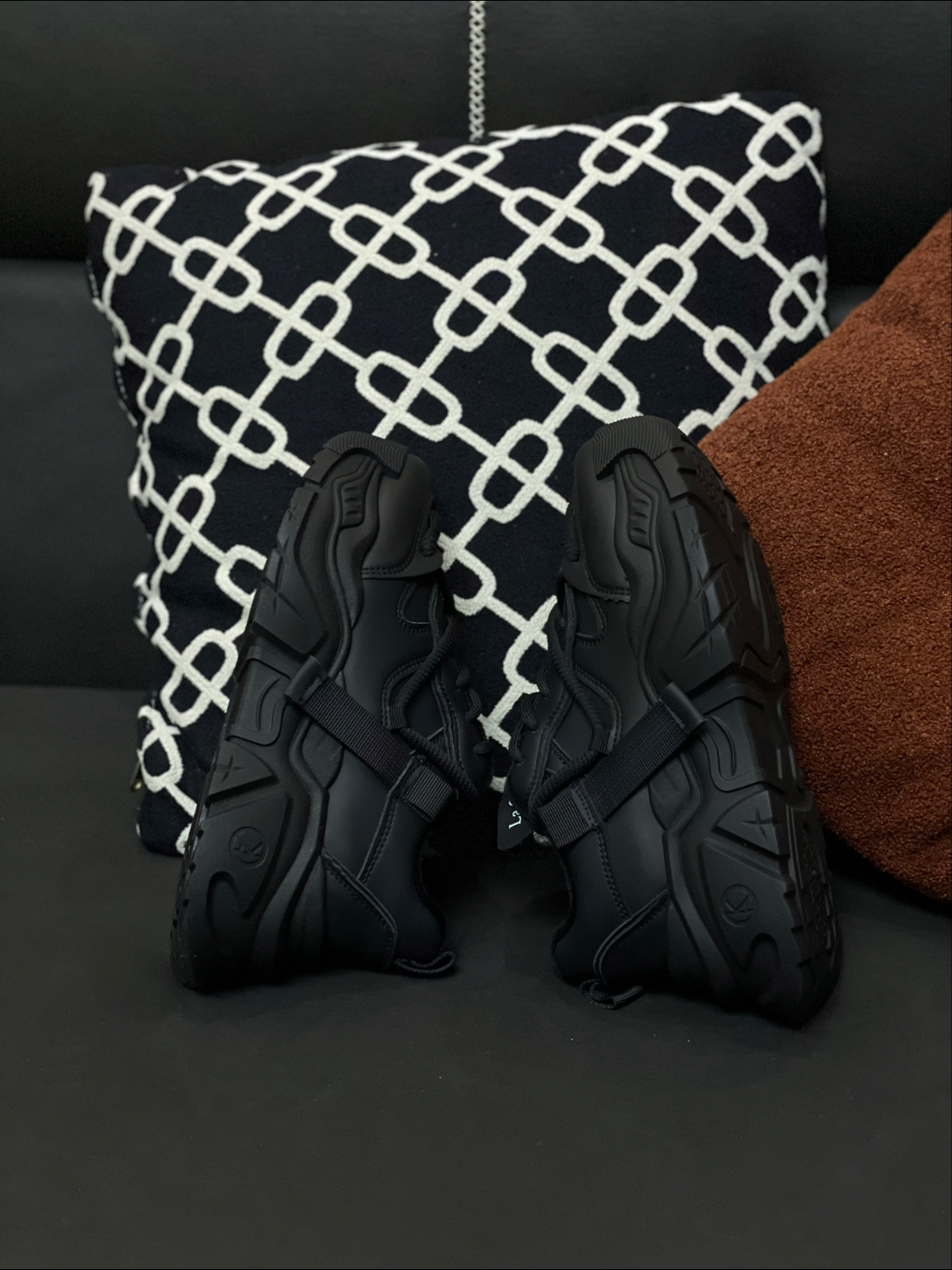 黑色👟