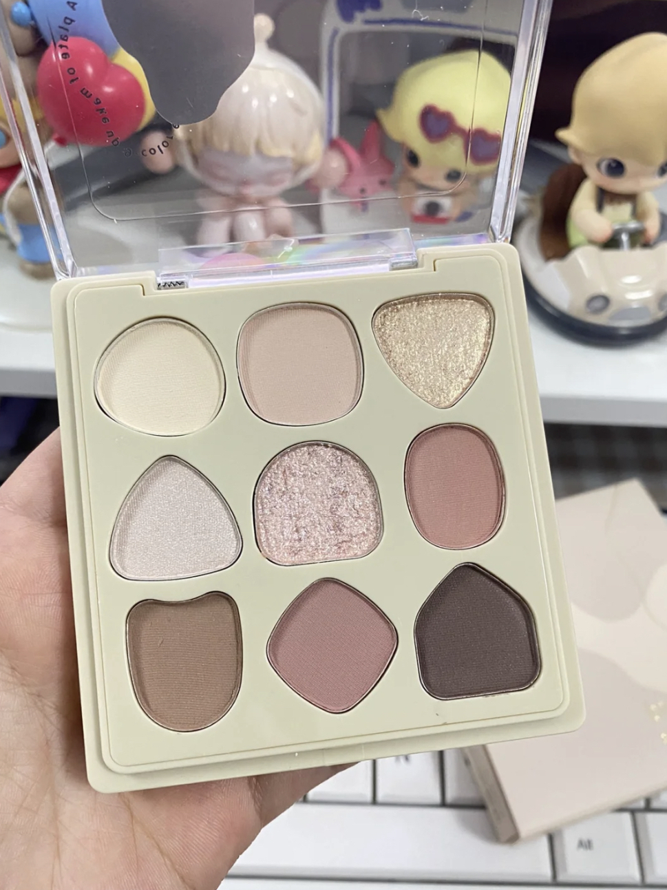 ✨Biya提亮防水防汗眼影盘，9g大容量让美丽更持久💖