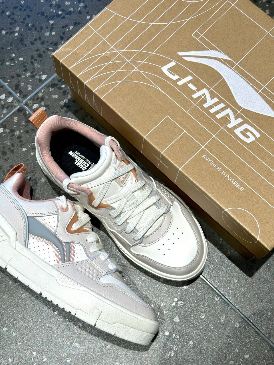 谁说李宁没有平价板鞋👟就这双！又轻又好搭