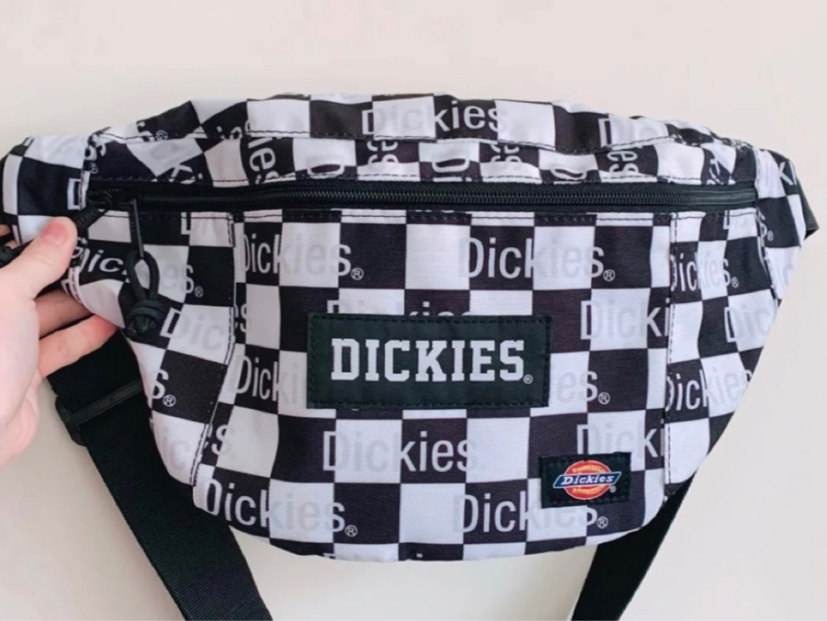 超能装的单肩斜挎包