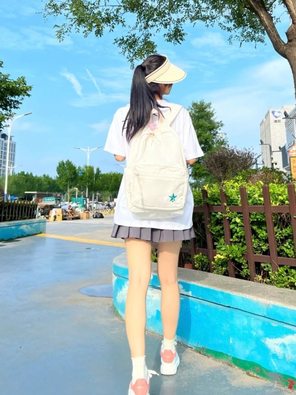 白色可爱高级包包