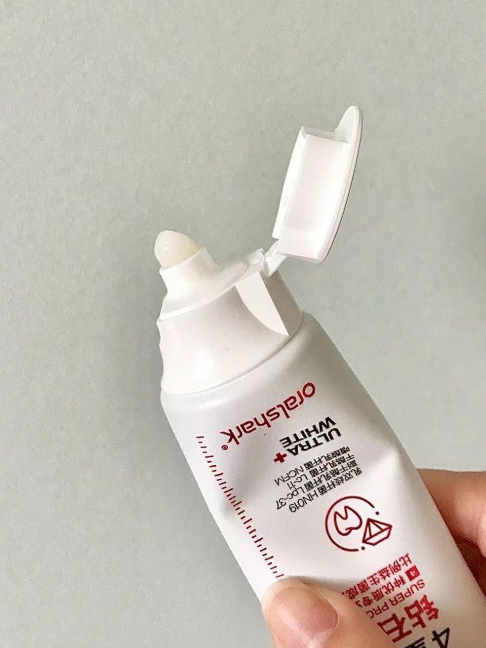 不装啦摊牌啦，拯救我黄牙的是参半美白牙膏