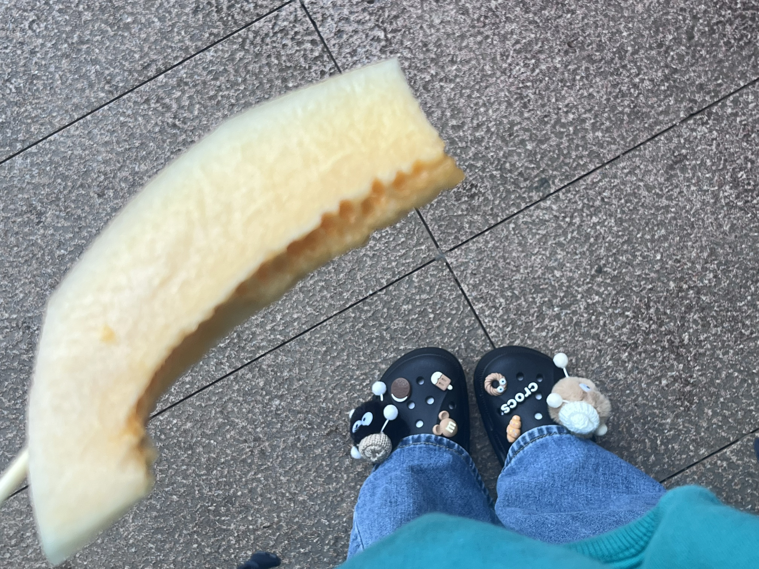 Crocs黑色洞洞鞋