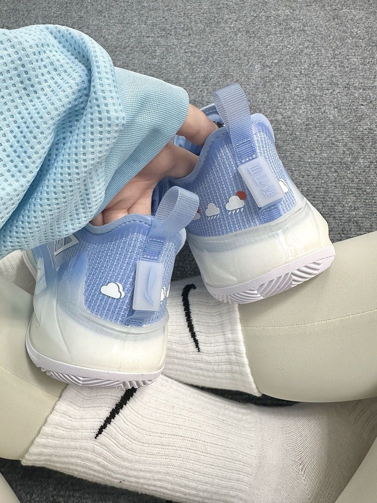 温柔雾霾蓝💦～鞋身居然还有小云朵☁️