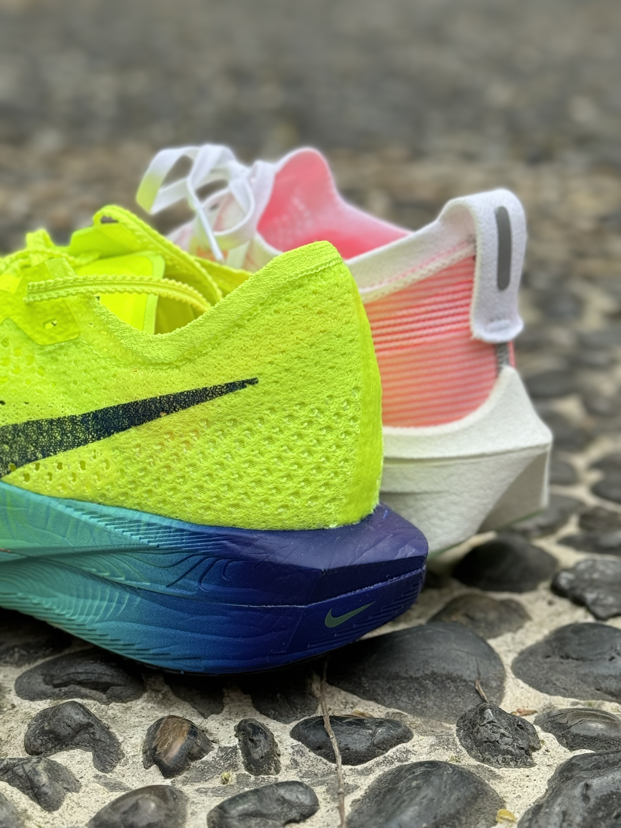 Vaporfly 3🆚飞电4E,这波你会怎么选?