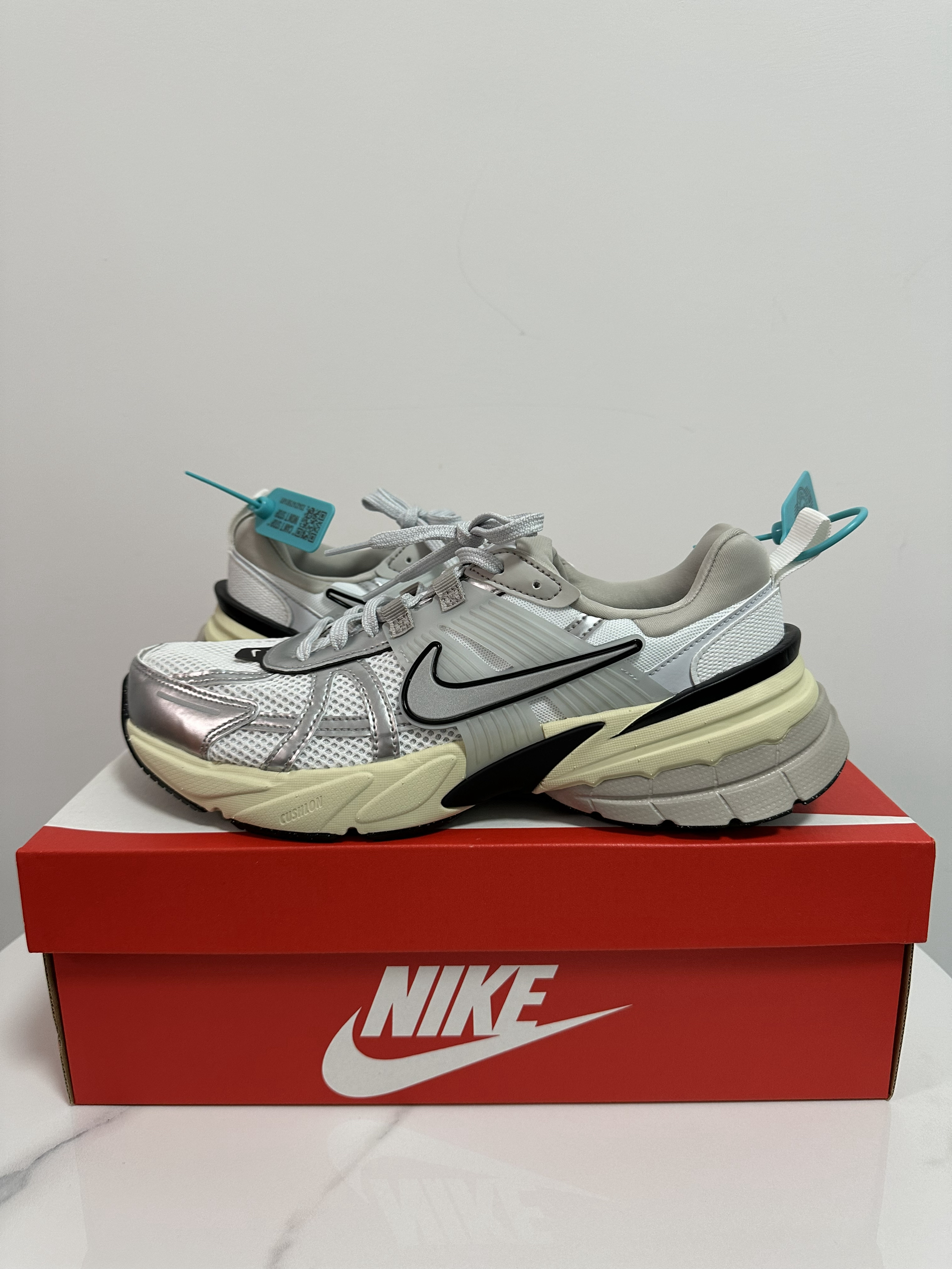 🔥耐克V2K终于降价了，刚发售完1200➕，现在500元入手‼️