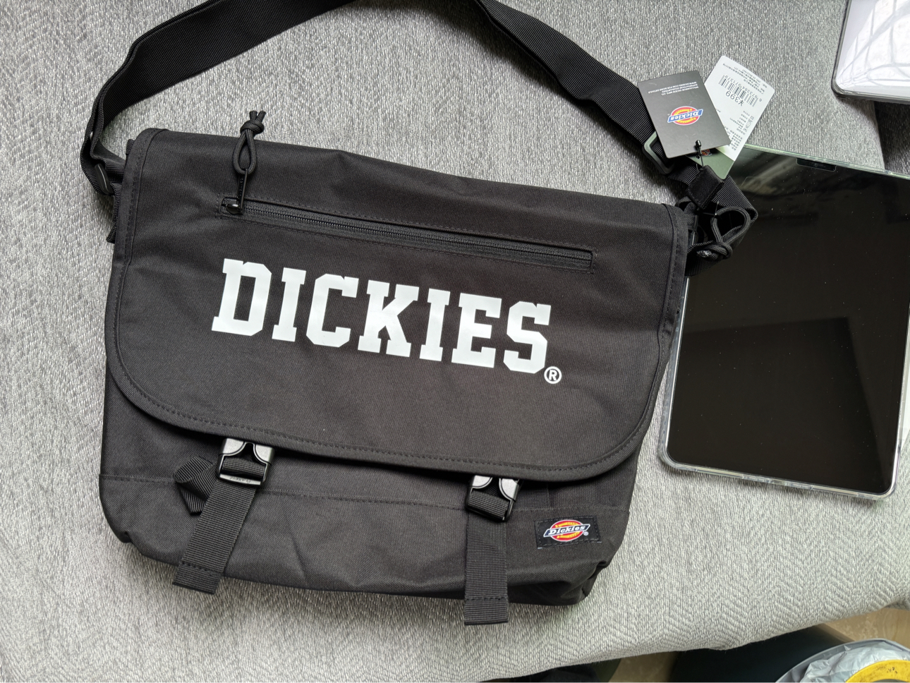 Dickies字母款工装包盖式大邮差包好好看！！！男女同款