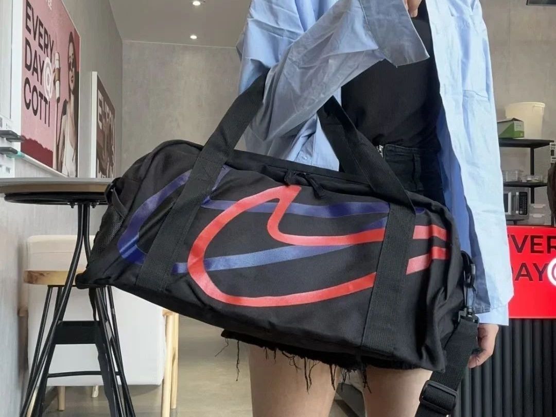 家里有孩子的必须买这个手提包