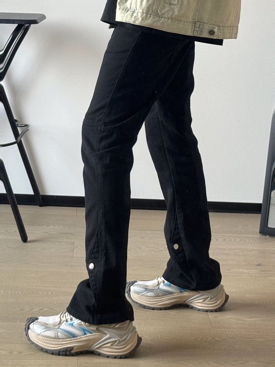 OOTD ｜黑t+牛仔裤 一身黑的穿搭真的泰酷辣！
