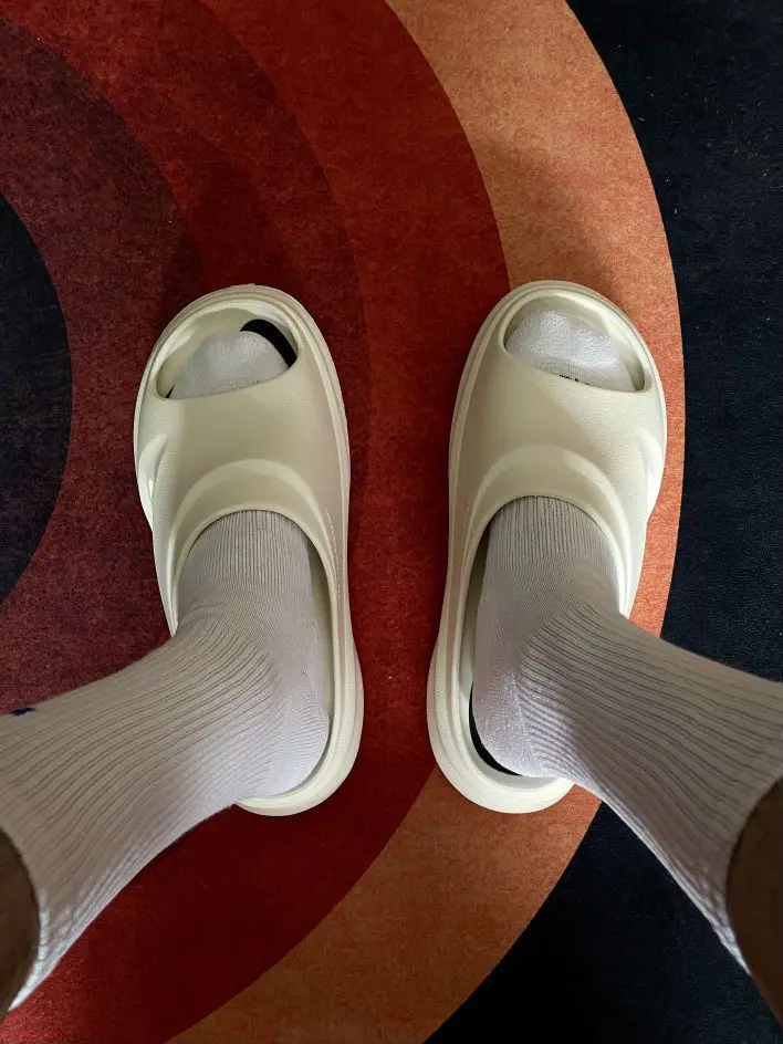 这双拖鞋夏天穿太舒服了吧