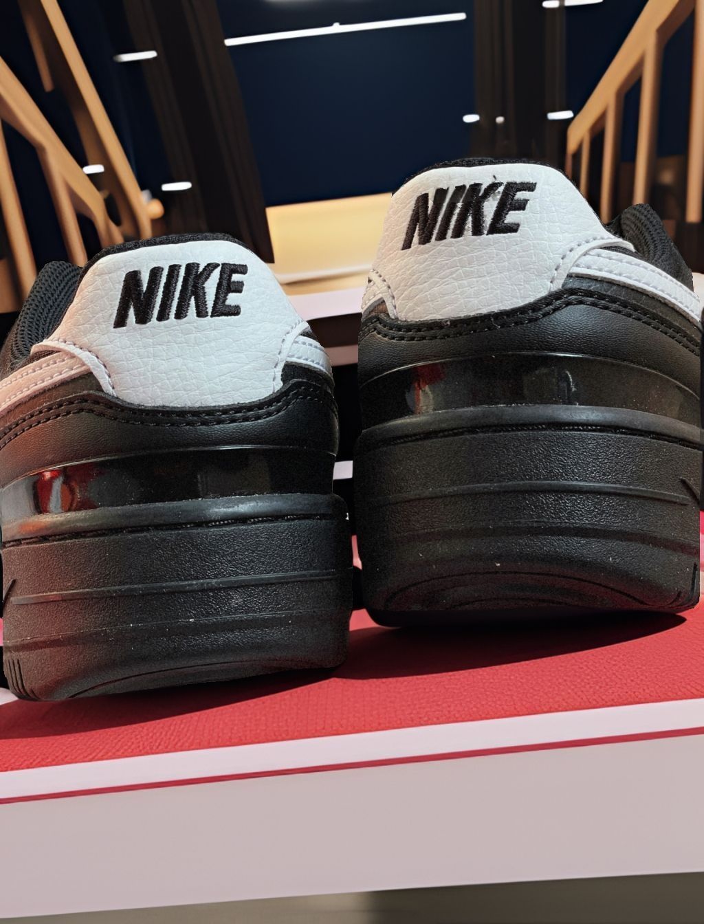 Nike 你太会了!这双简直就是空军一号黑色青春版啊