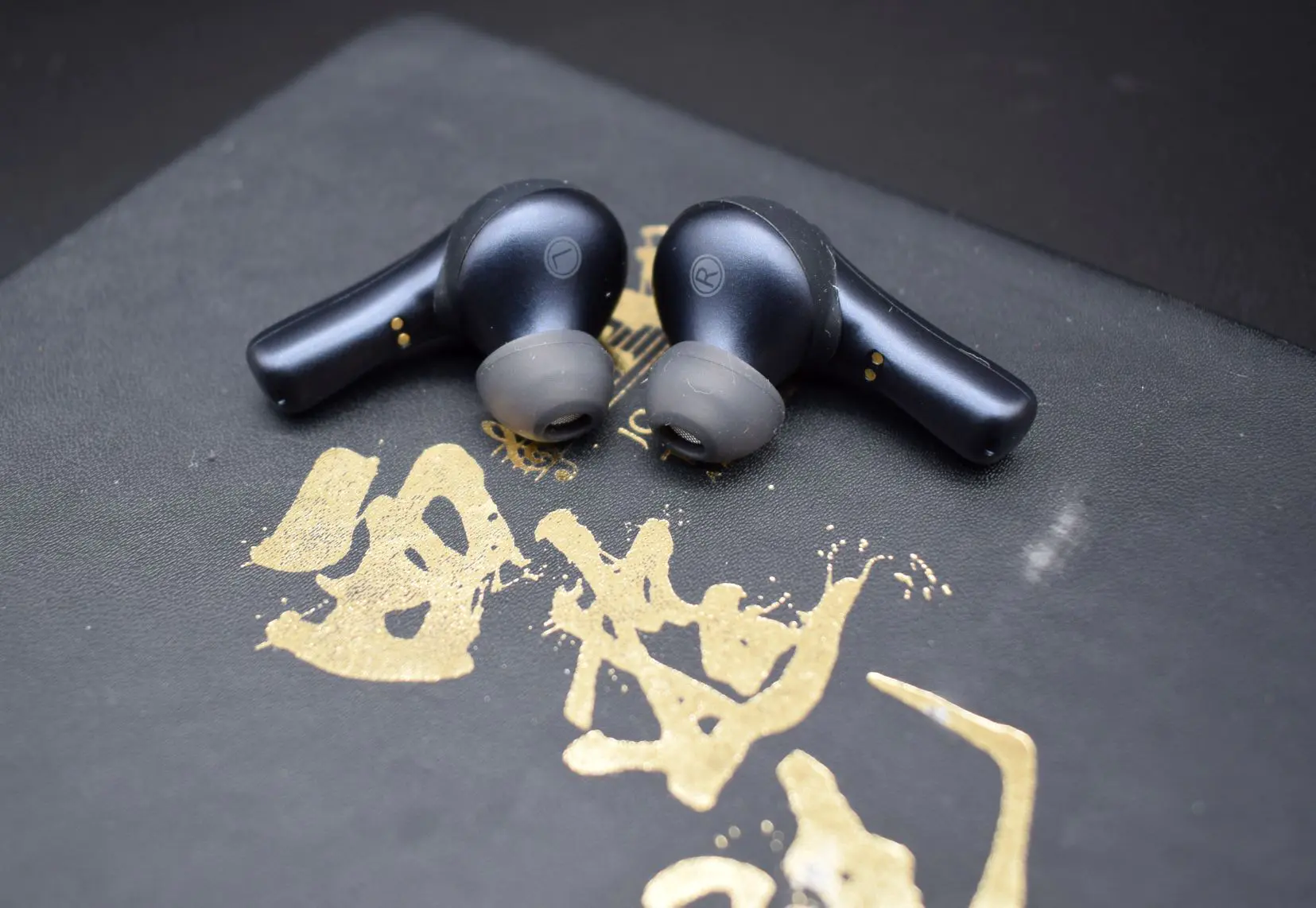 达尔优牧马人鼠标EM910,轻量有玩头