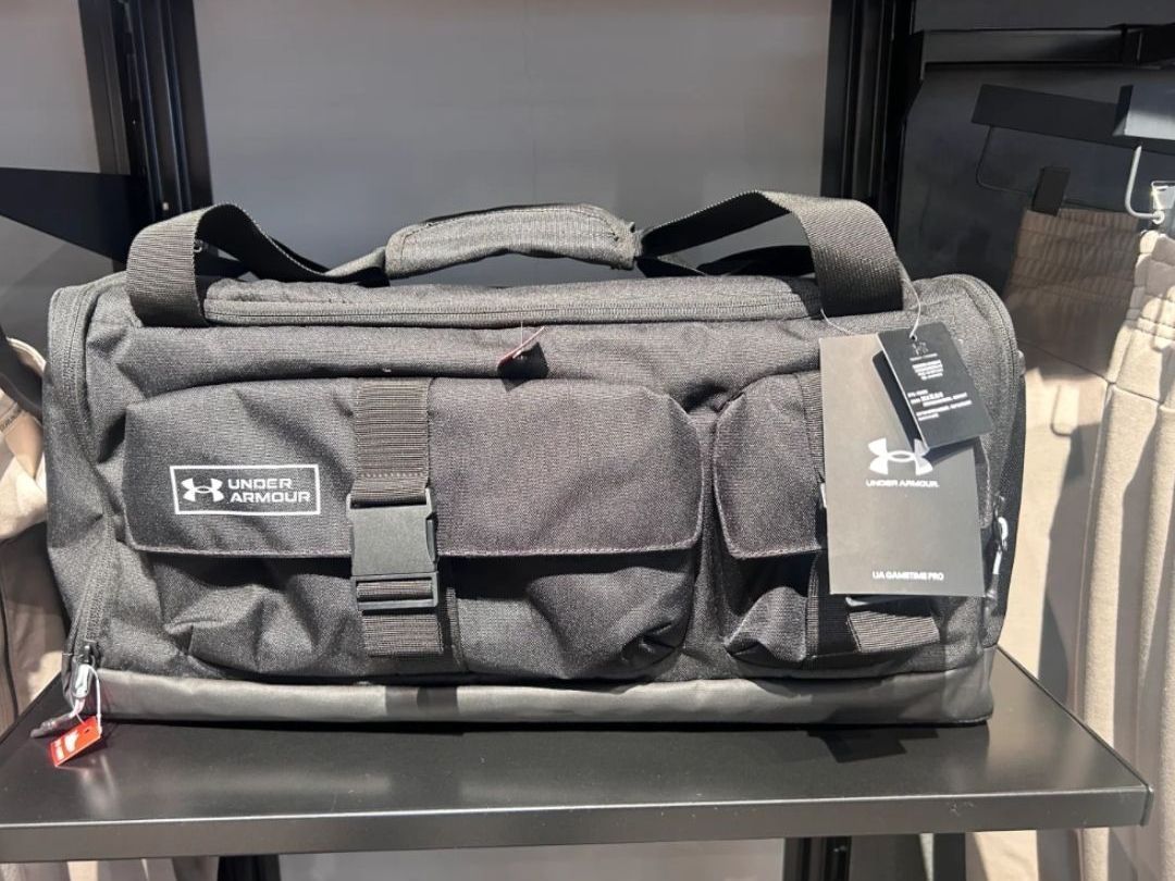 🎒✨ 你是否在寻找一个既能装下你的健身装备，又能陪伴你出差旅行的时尚包包？