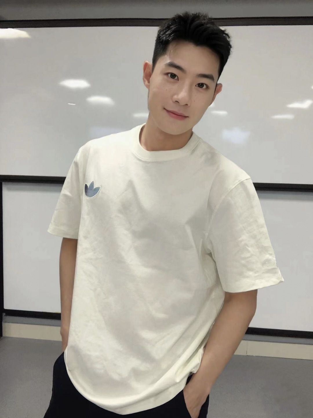 自创立之初，我们便秉承着对服饰文化的热爱