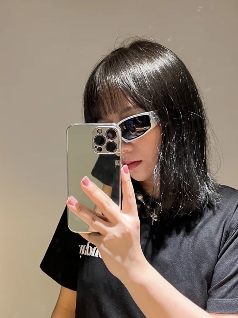 千禧辣妹必备！未来感赛博墨镜