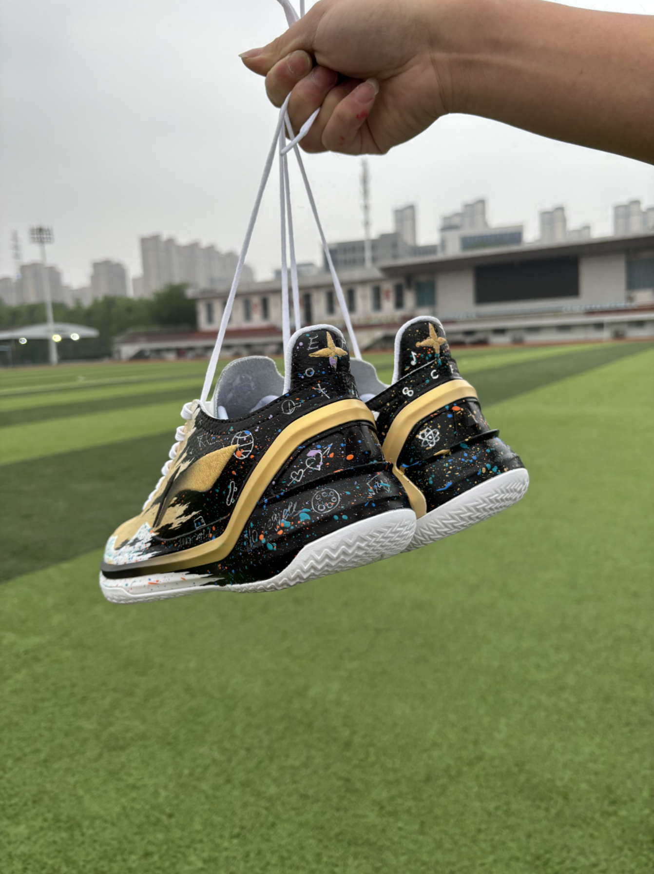 鎏金岁月青春无悔,一双球鞋纪念我的青春