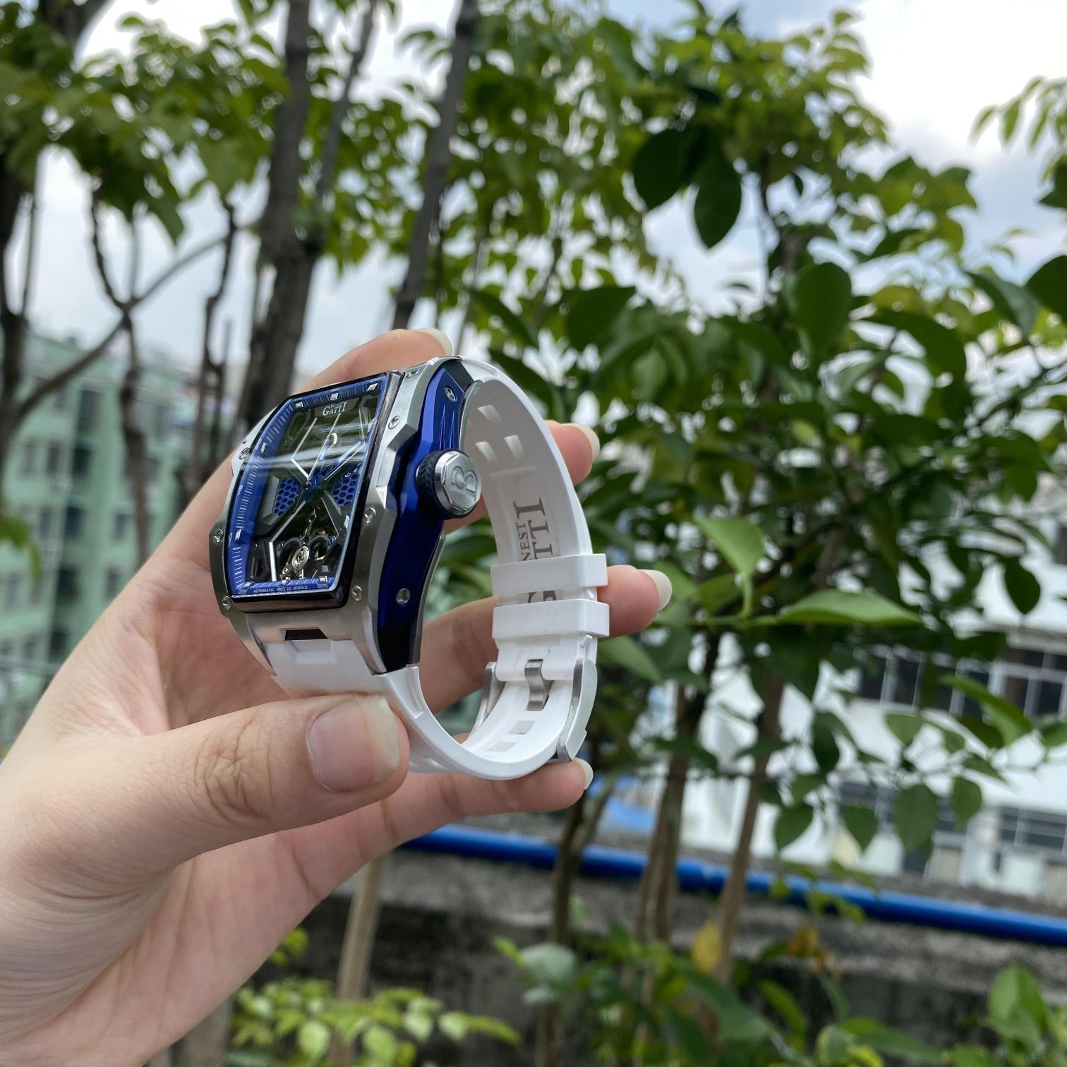不要问直接看帅的一批，还送车