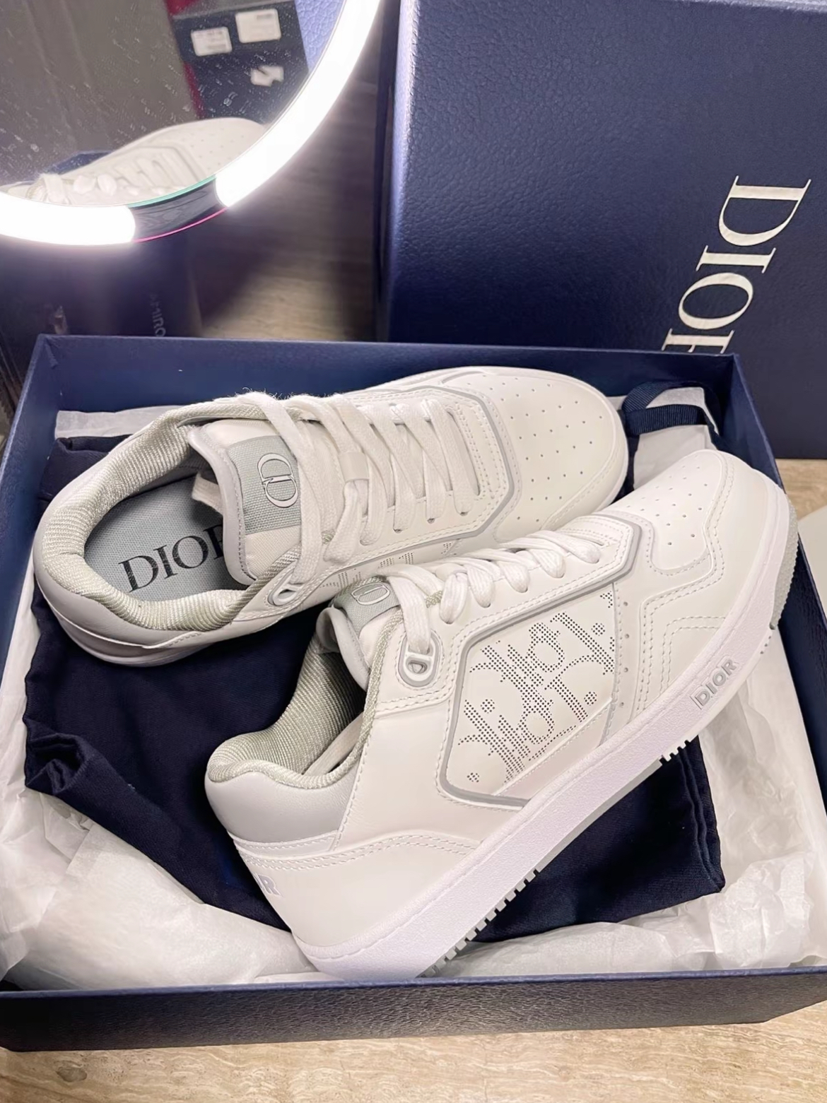 DIOR迪奥 牛皮质物 字母logo