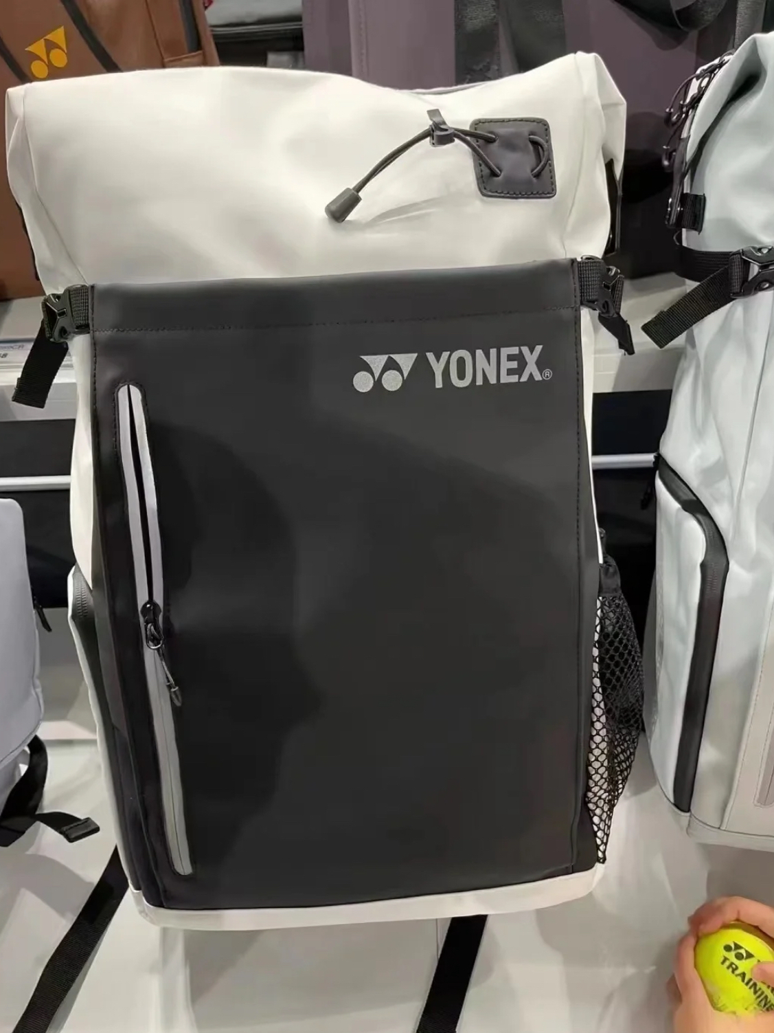 实用性很高的羽毛球包