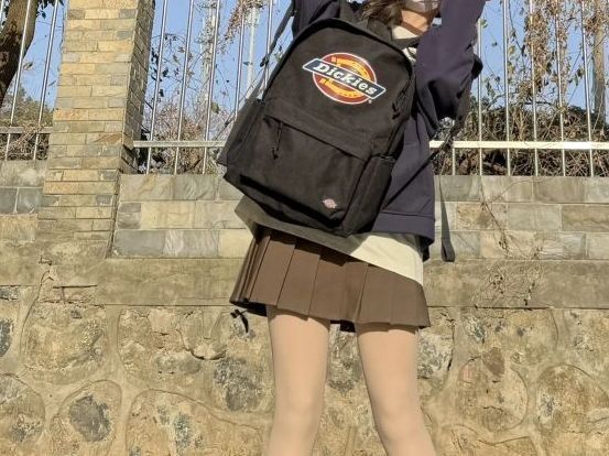运动风格双肩包，值得拥有