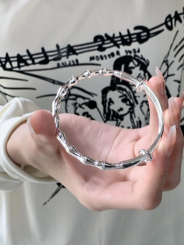 幸运竹节手镯象征满满的坚韧