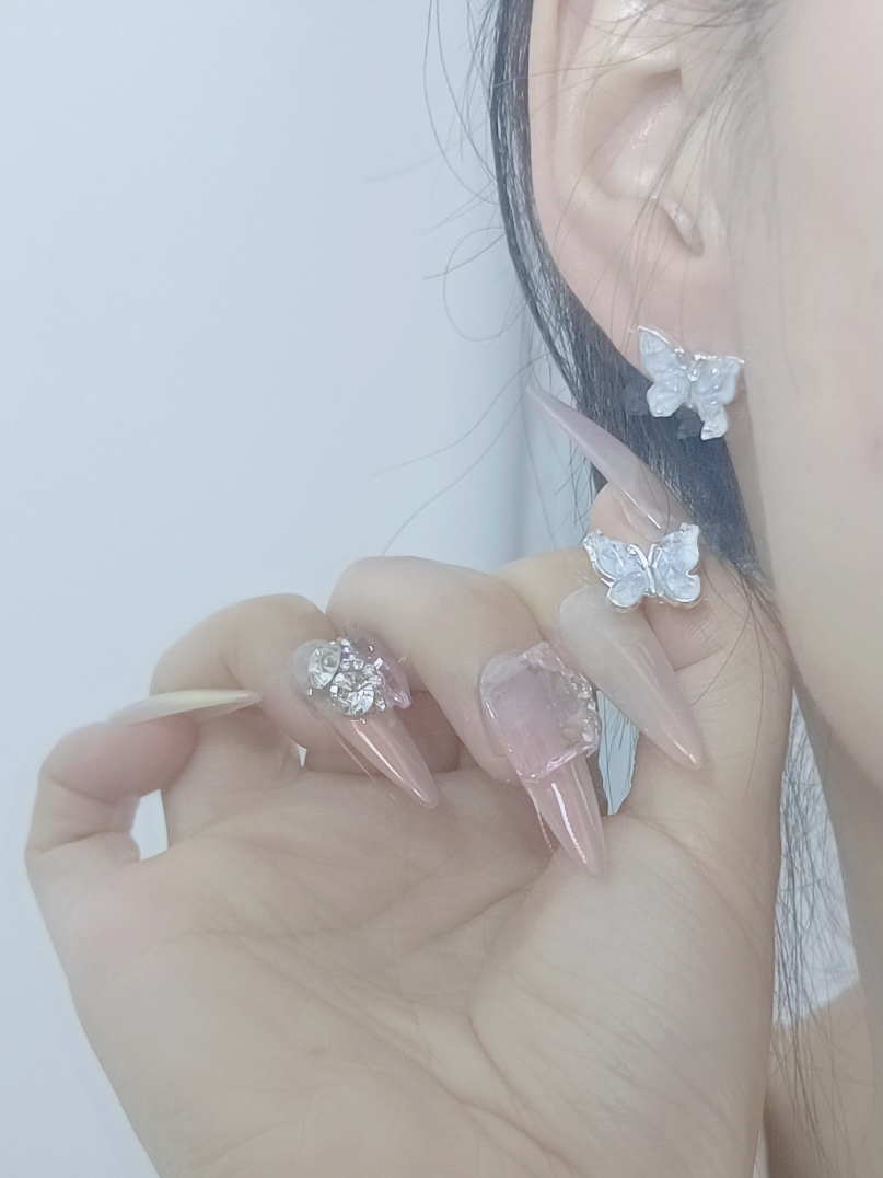 啊啊啊！挖到宝藏耳钉了