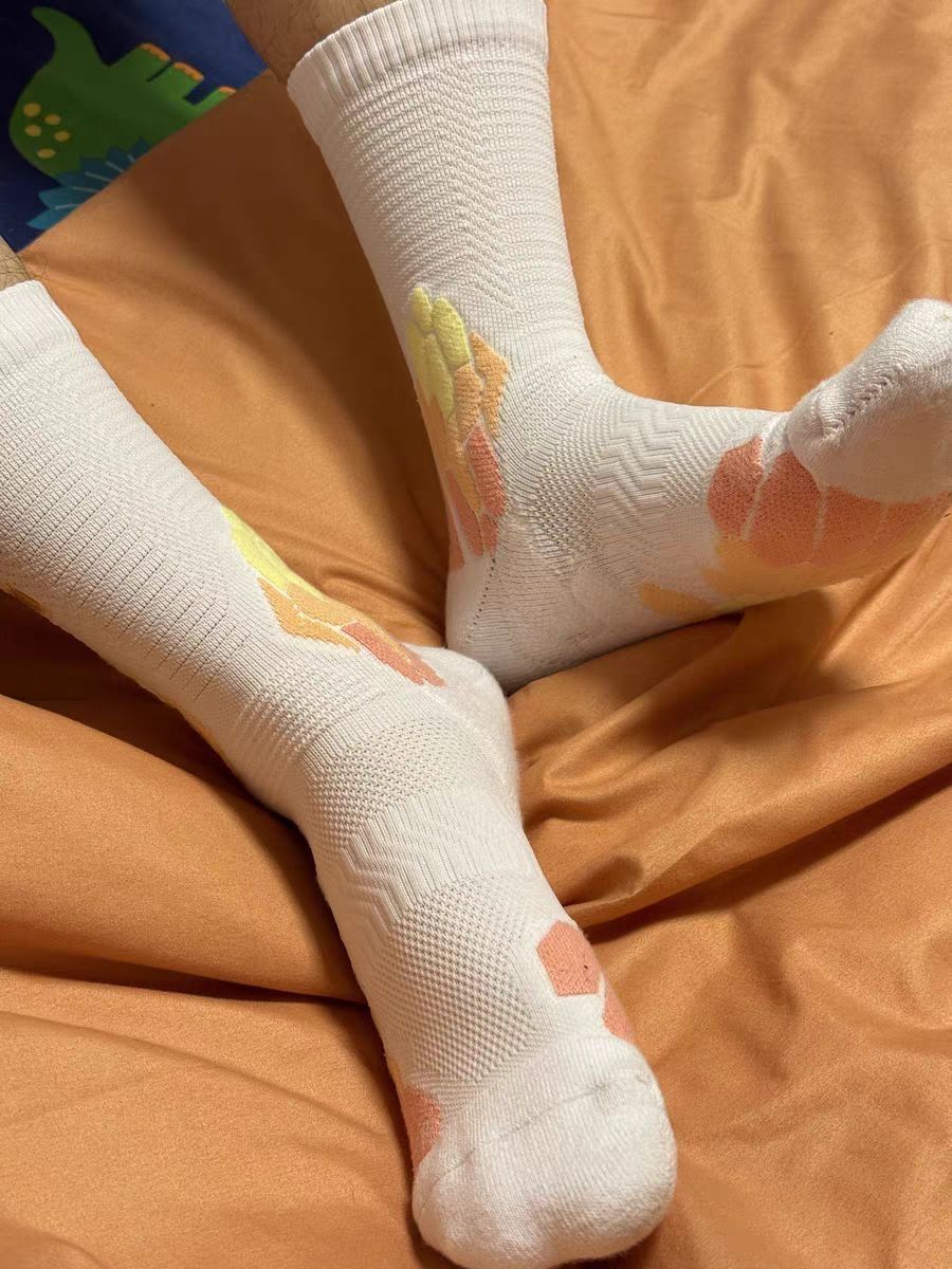 🔥准者实战级中筒抗菌袜，谁穿谁爱！😍
宝贝们，我来啦！👀