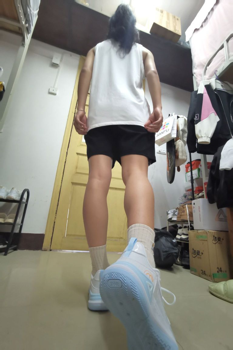 学生党两开球鞋