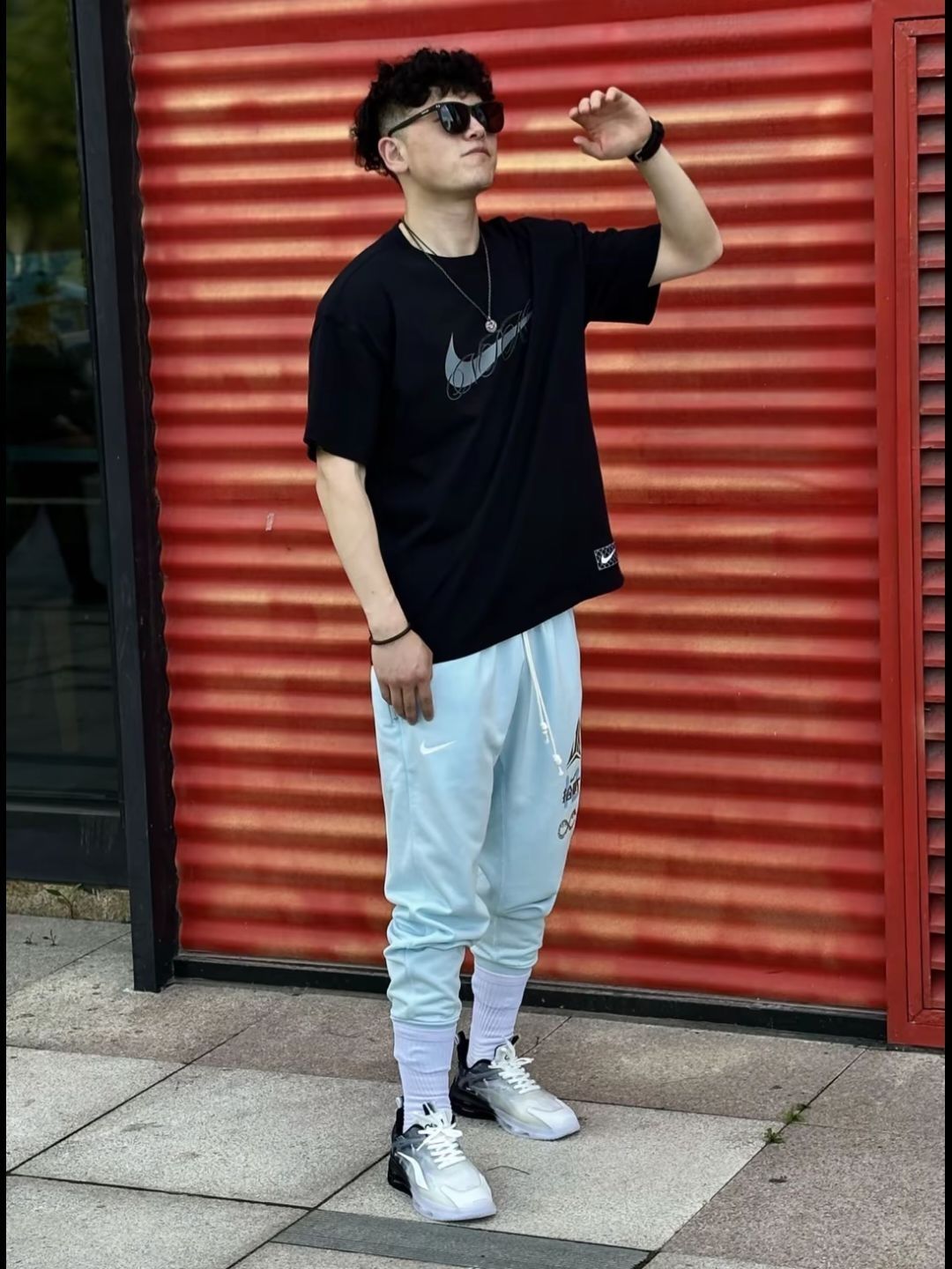 这件T恤真的是我的新宠，纯棉材质穿起来真的太舒服了！🌟