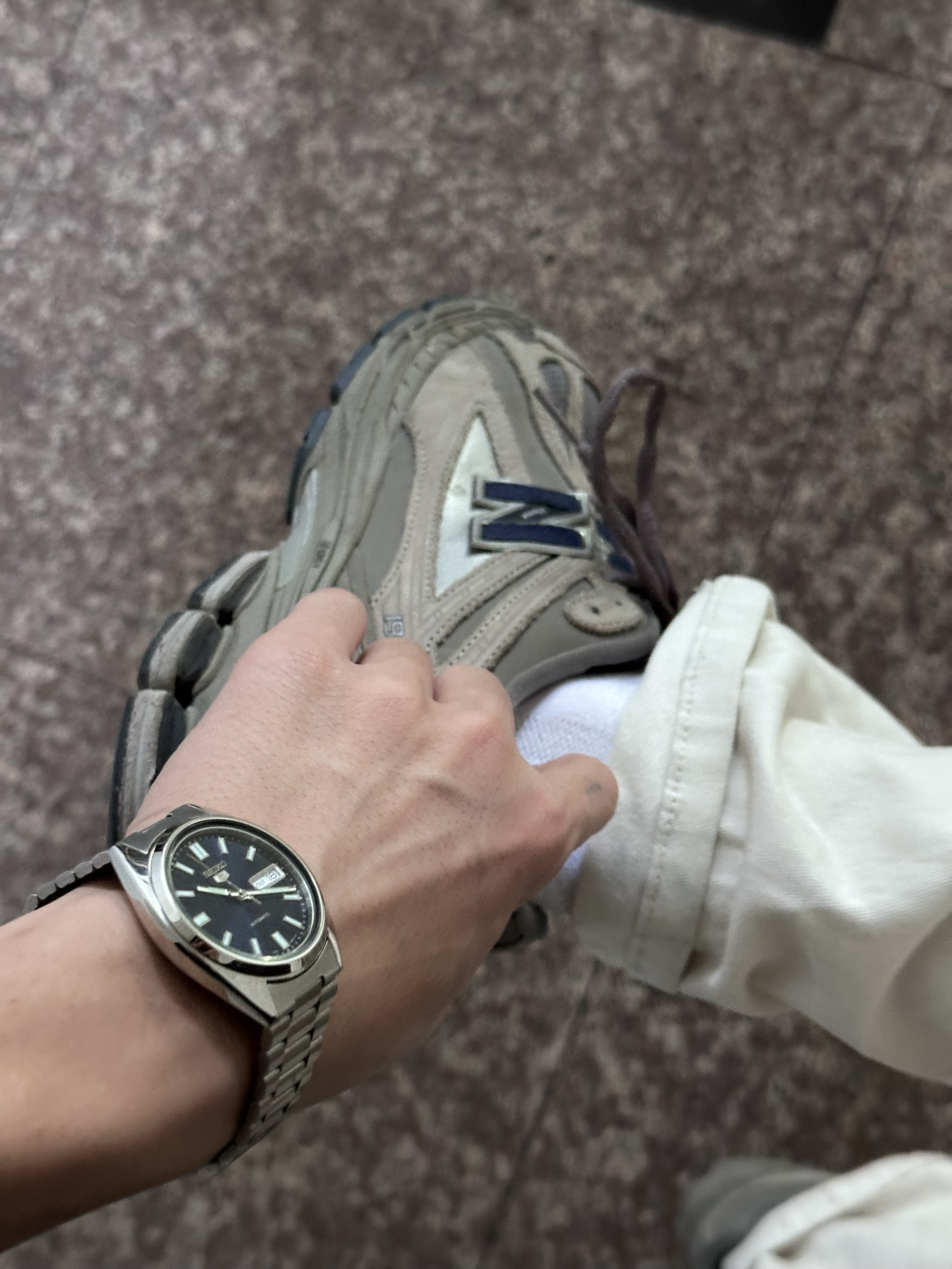 好看百搭机械表，适合男生手腕细的，粗的都可戴，怎么戴都好看，无敌了
