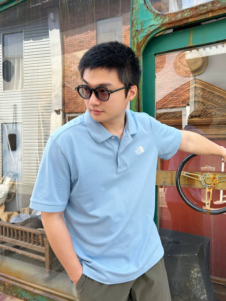 简约高级的蓝色POLO衫