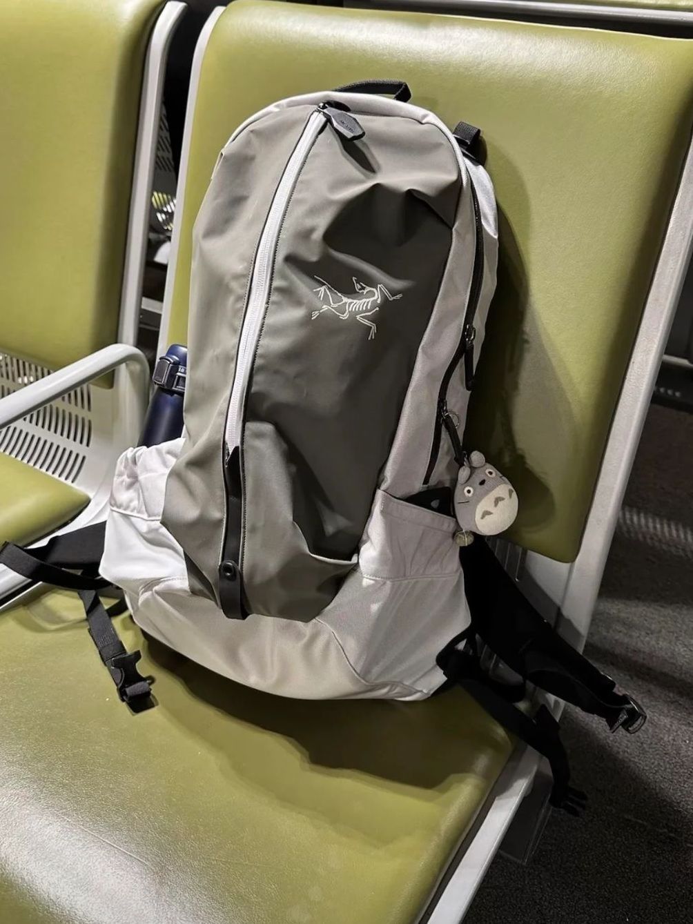 
🎒开学必备！耐磨拉链开合，你的时尚尼龙双肩包