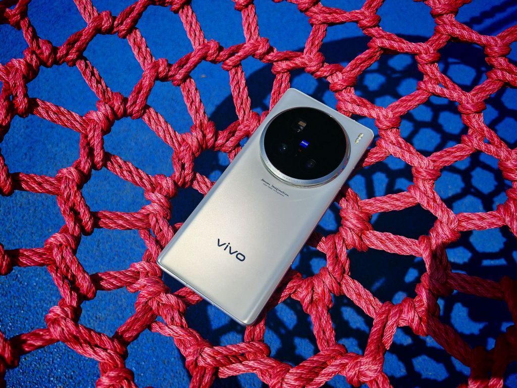 首发入手蓝厂灭霸vivo X100 Ultra,钛色新宠