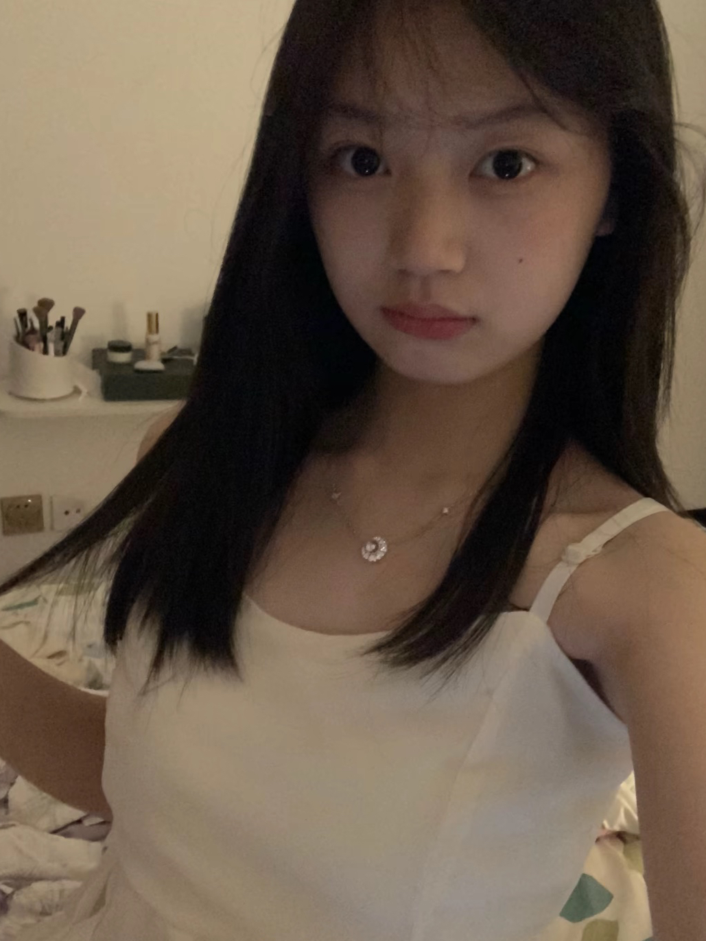 原来有一天 月亮只陪伴一颗星星