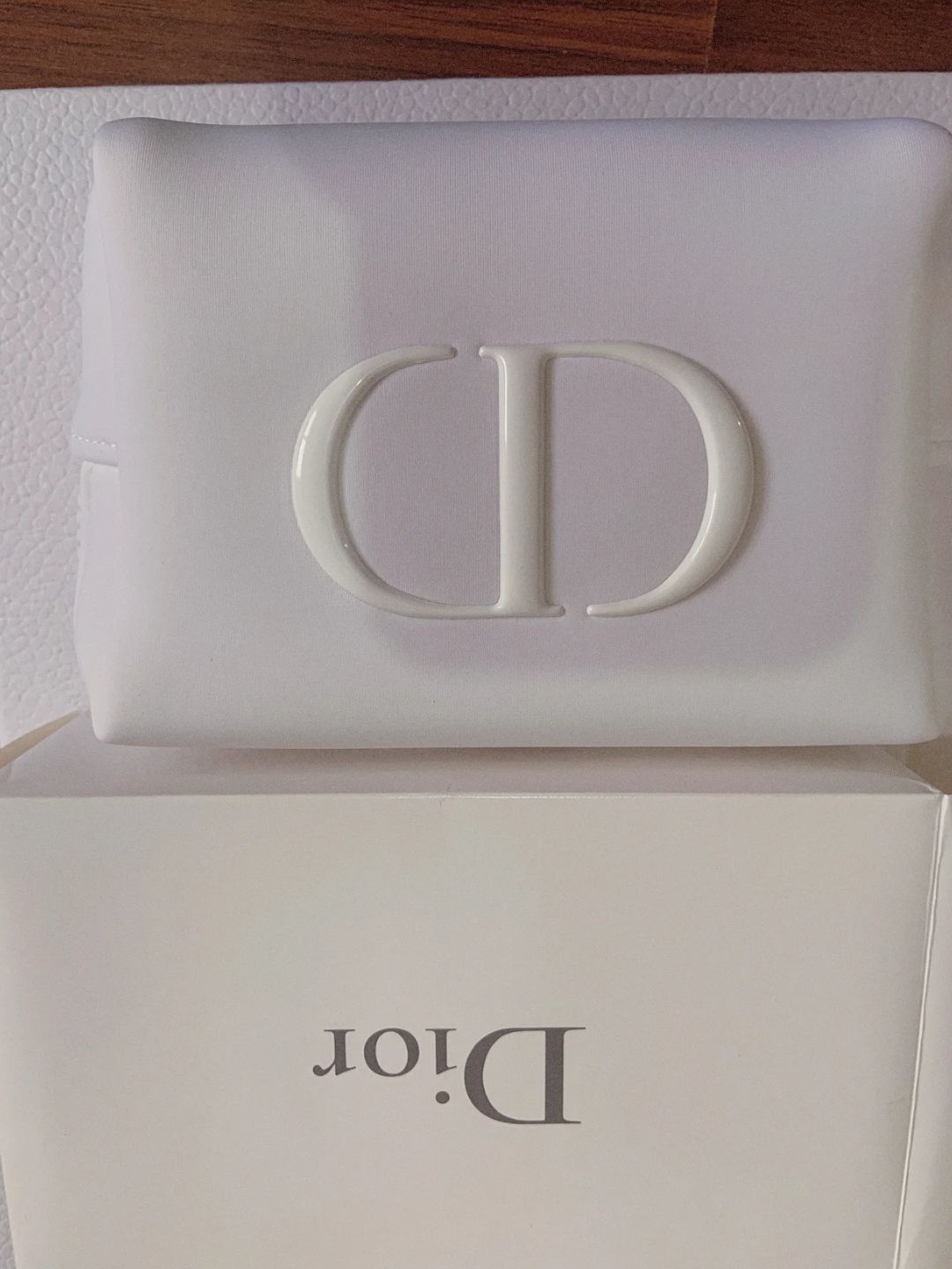 🌟👜 迪奥亮白化妆包，潮流必备新宠！🌟