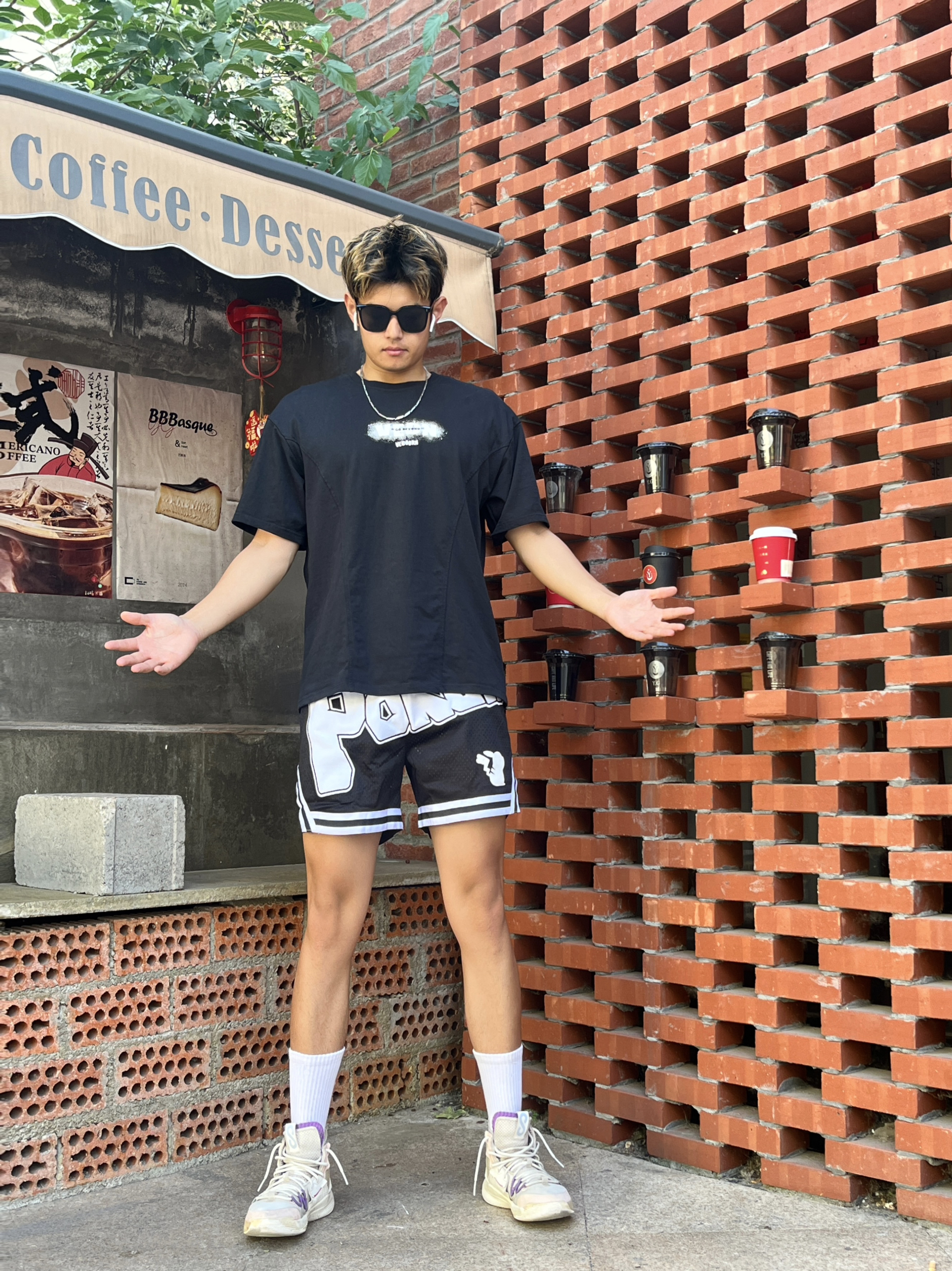 谁说打球穿的衣服不帅的，我这不帅吗