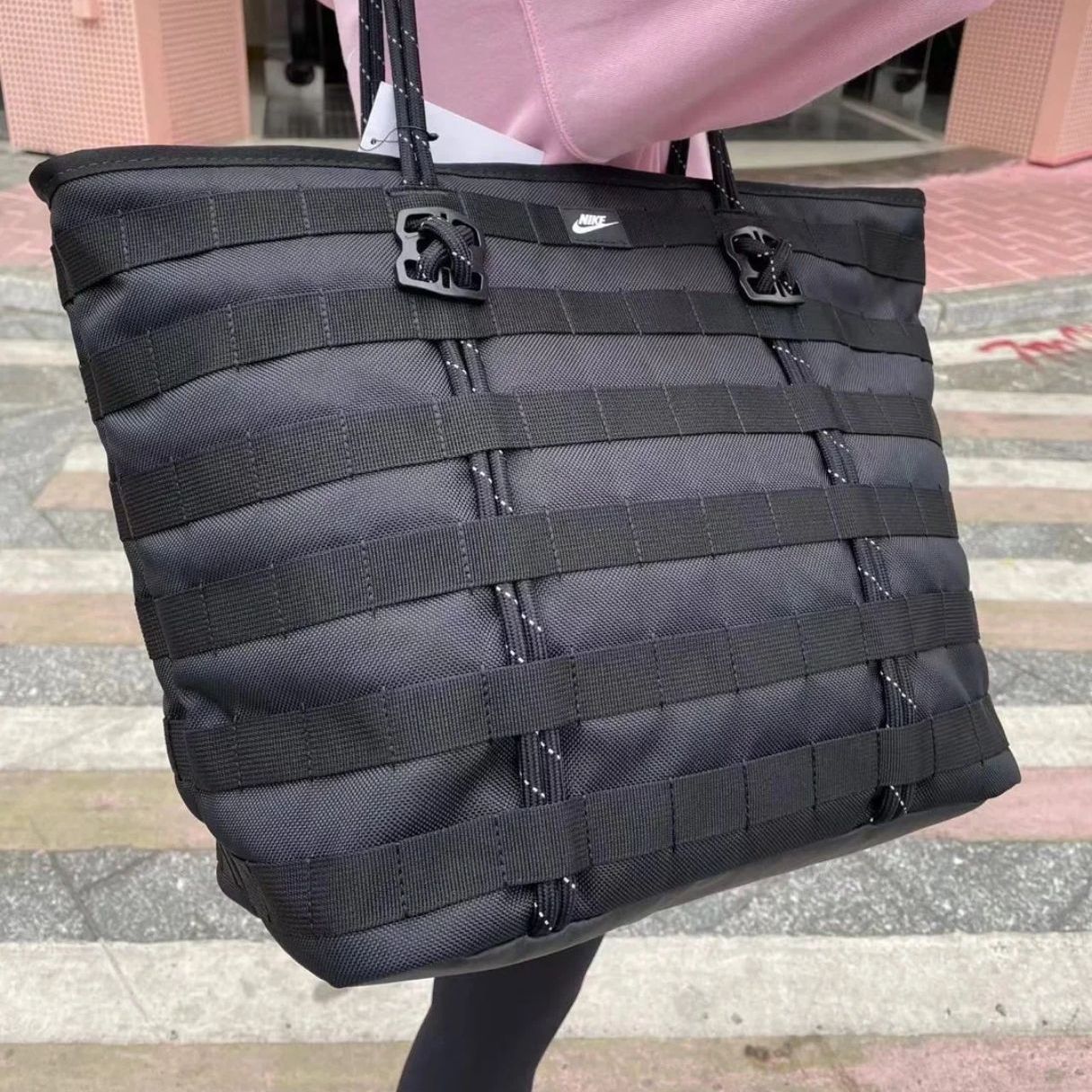 必备大容量手提包