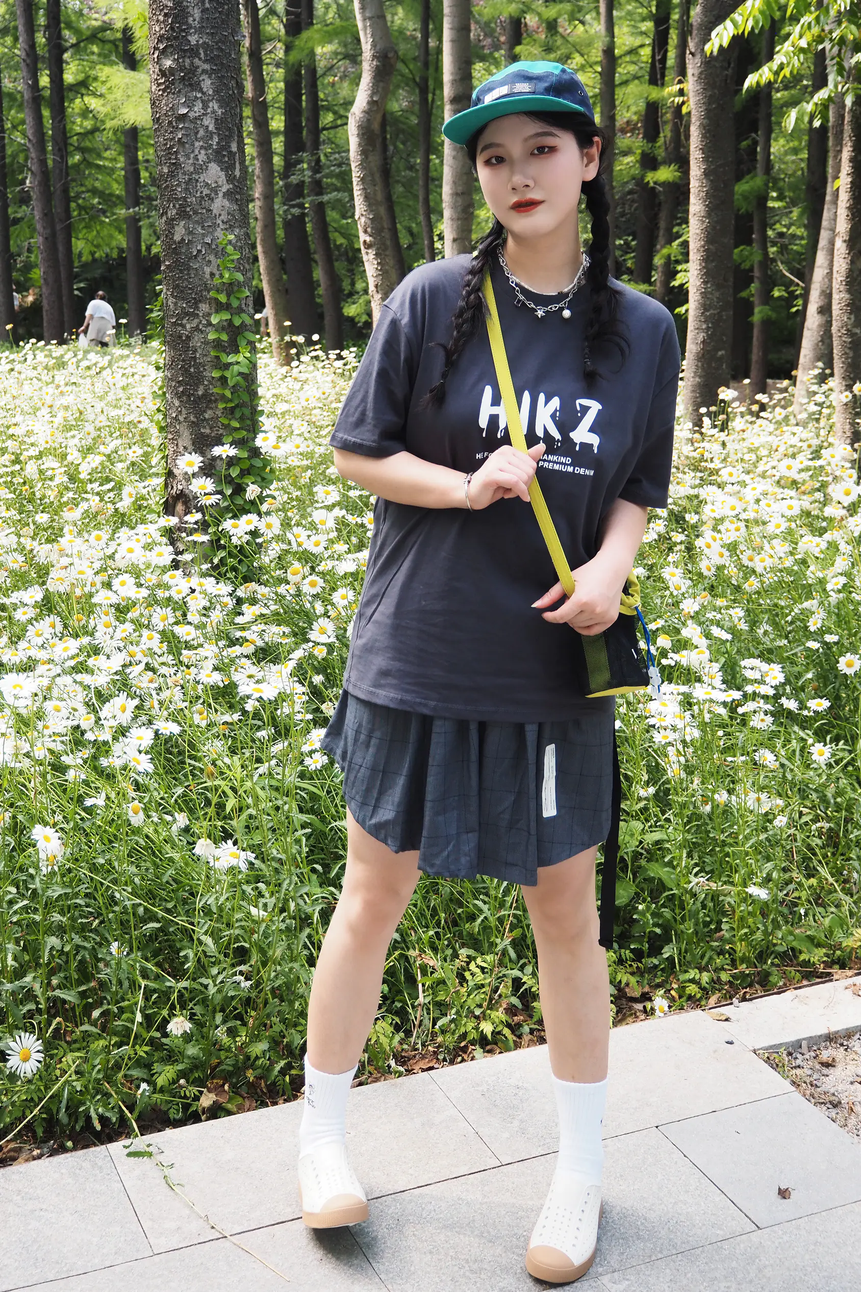 夏天是属于短裙的|复古灰色系OOTD🌫