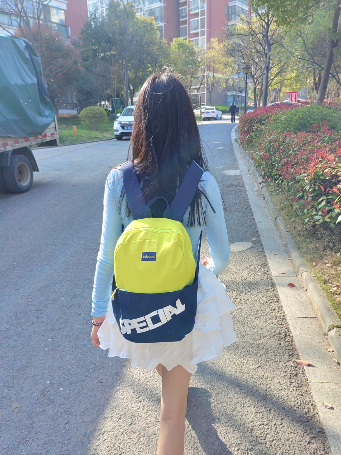 小学生背有点幼稚，但大学生背刚刚好😆