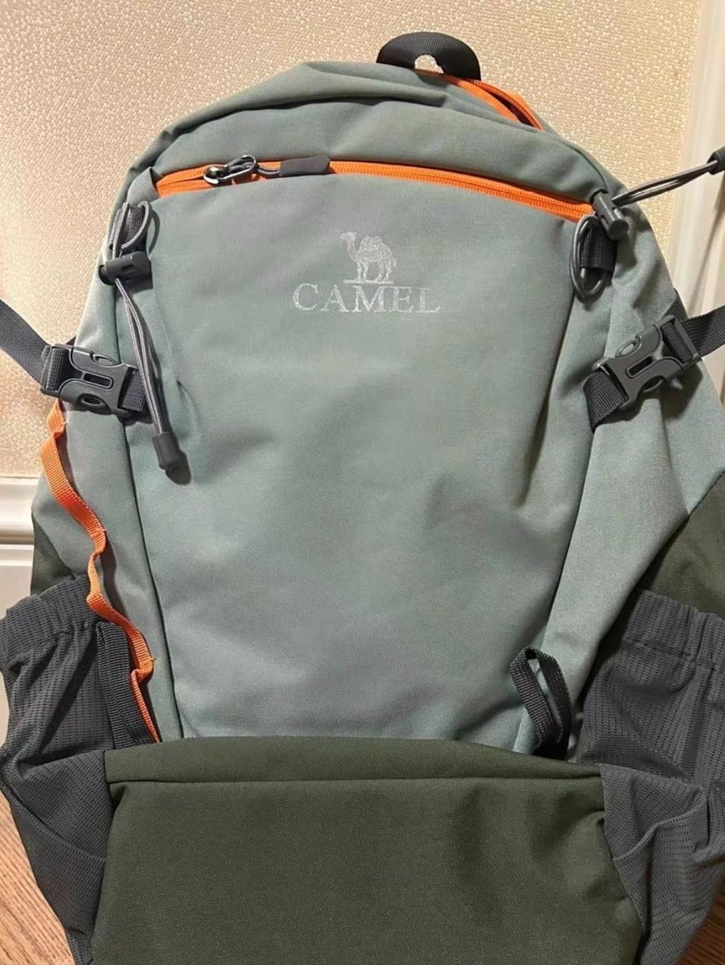 登山包，让你轻松征服大自然！🏔️