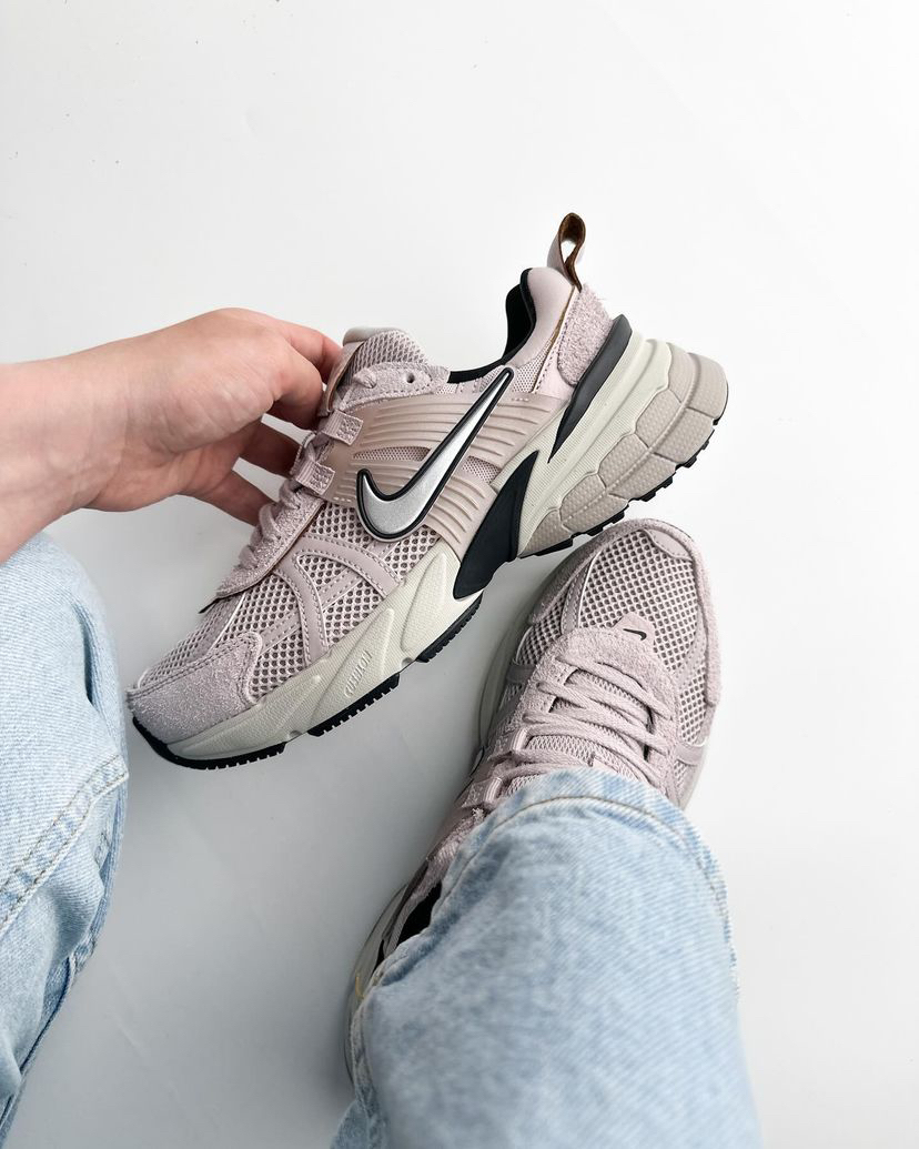 nike v2k灰粉鱼，给人非常舒服的感觉！