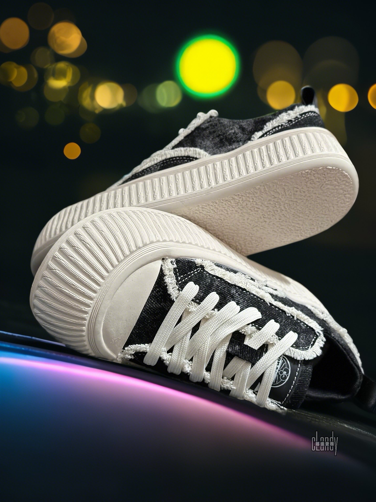 黑白色系也能拿捏夏日✨这双板鞋就很合适