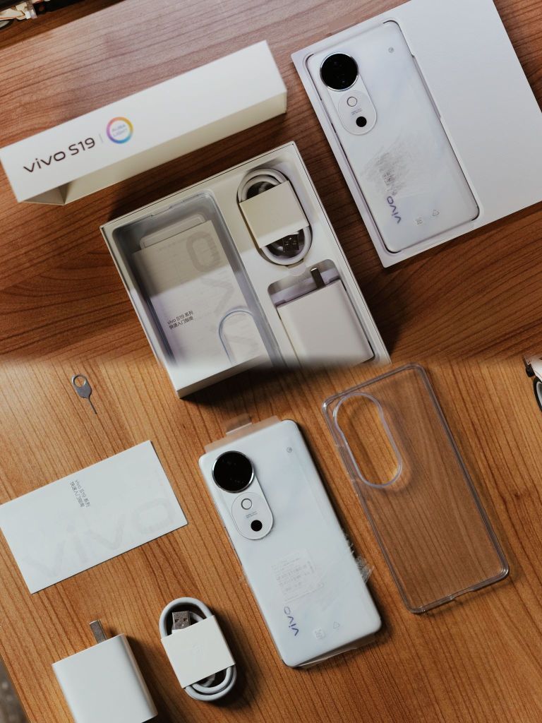 刚到手的vivo S19，太好看，被抢了！