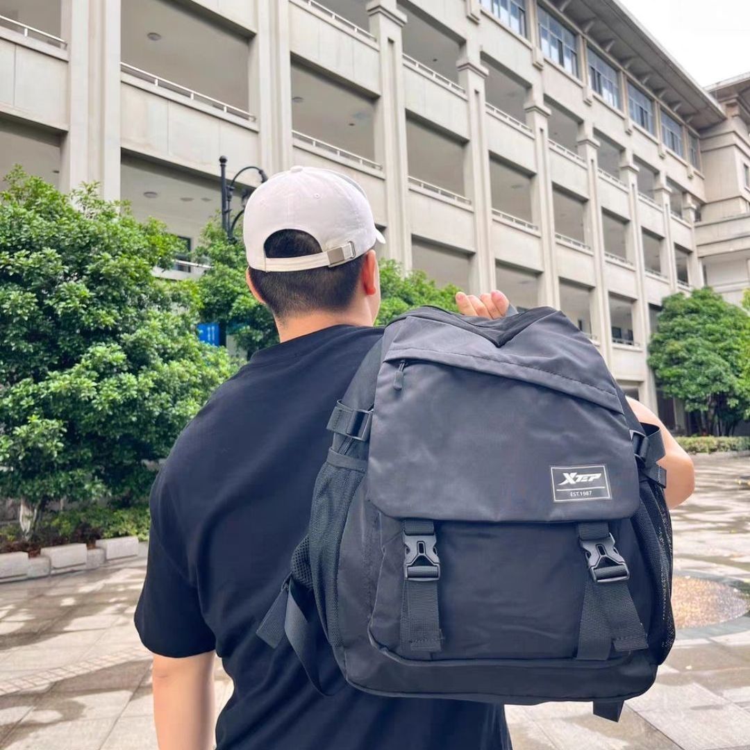 这款超实用的旅行防泼水双肩包，让你的旅行更加轻松愉快！🚗🌍