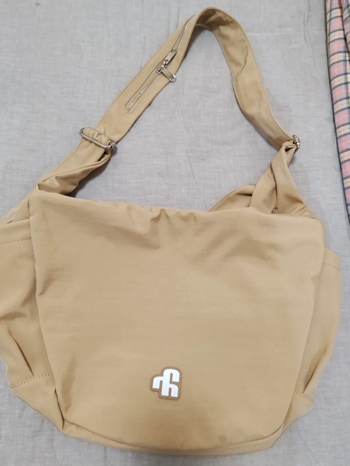 少年与花儿同款斜挎包，值得拥有