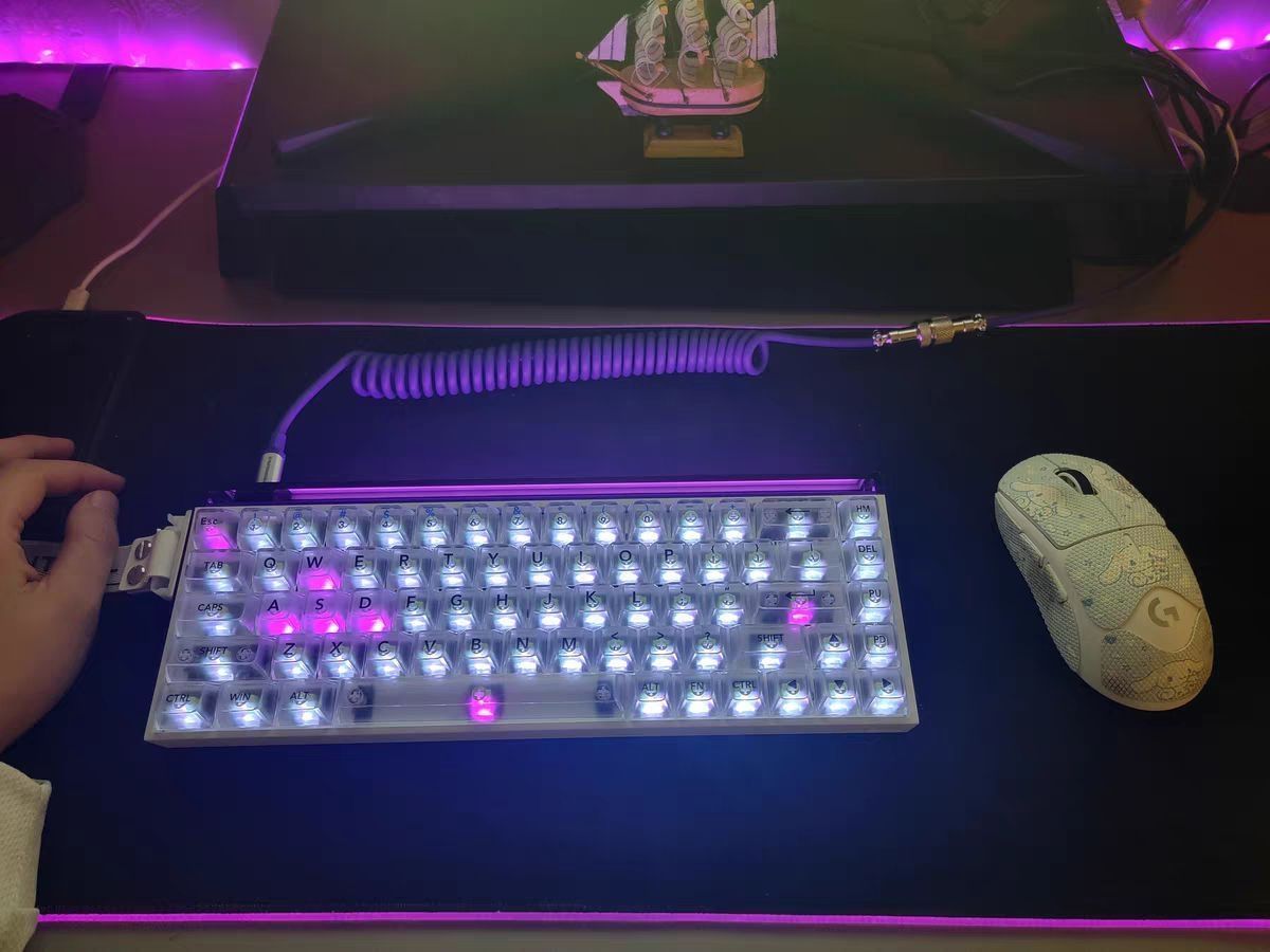 本来准备了一套键帽替换,但是这个键帽相对